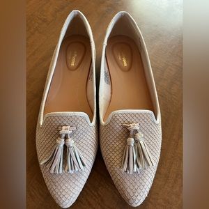 Hush puppies blush tassel loafers/flats 9.5. Worn once. Like new! Suede champagn